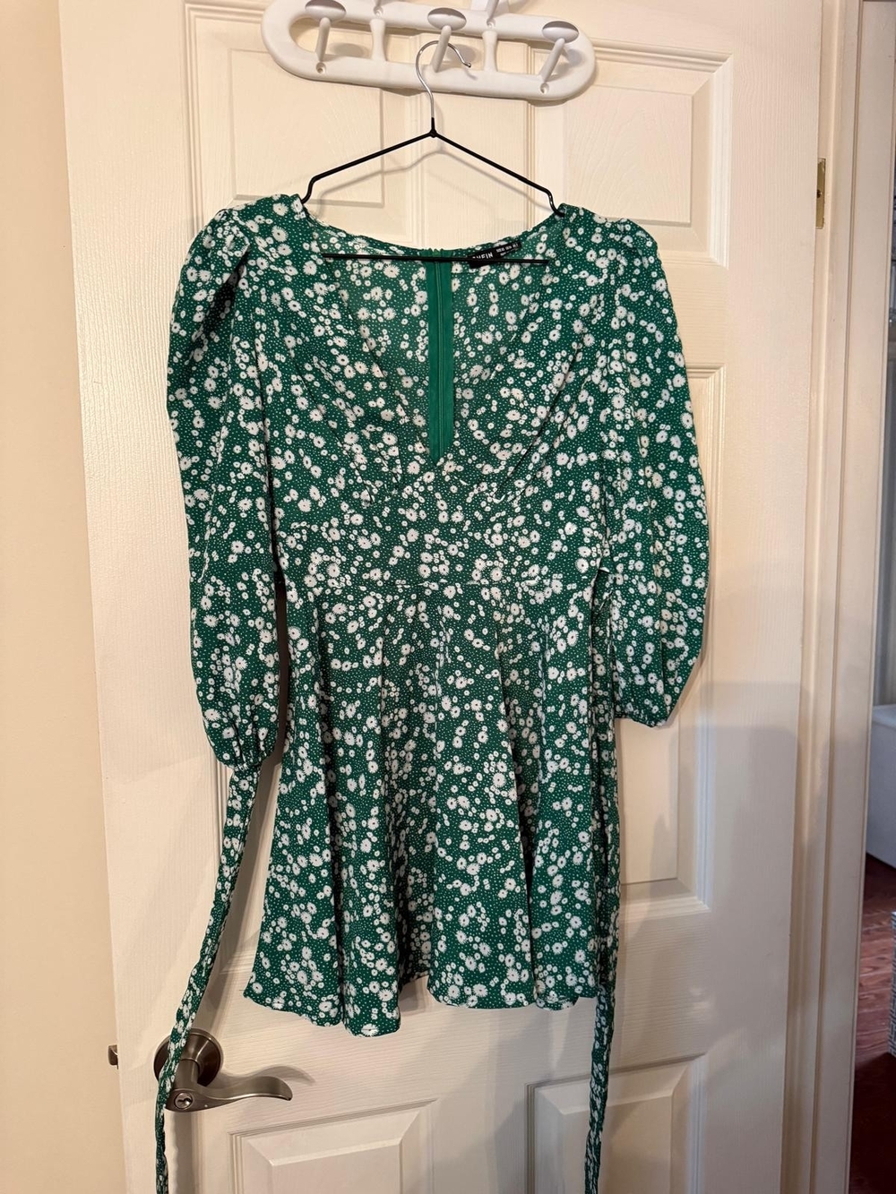 SHEIN Green Daisy Print Dress with Puff Detail